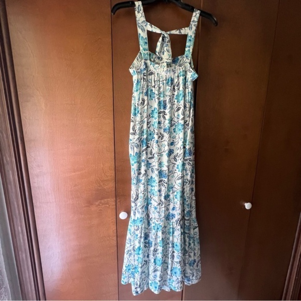 Old Navy Shades of Blue Maxi with Pockets. Sz Medium. Like New!